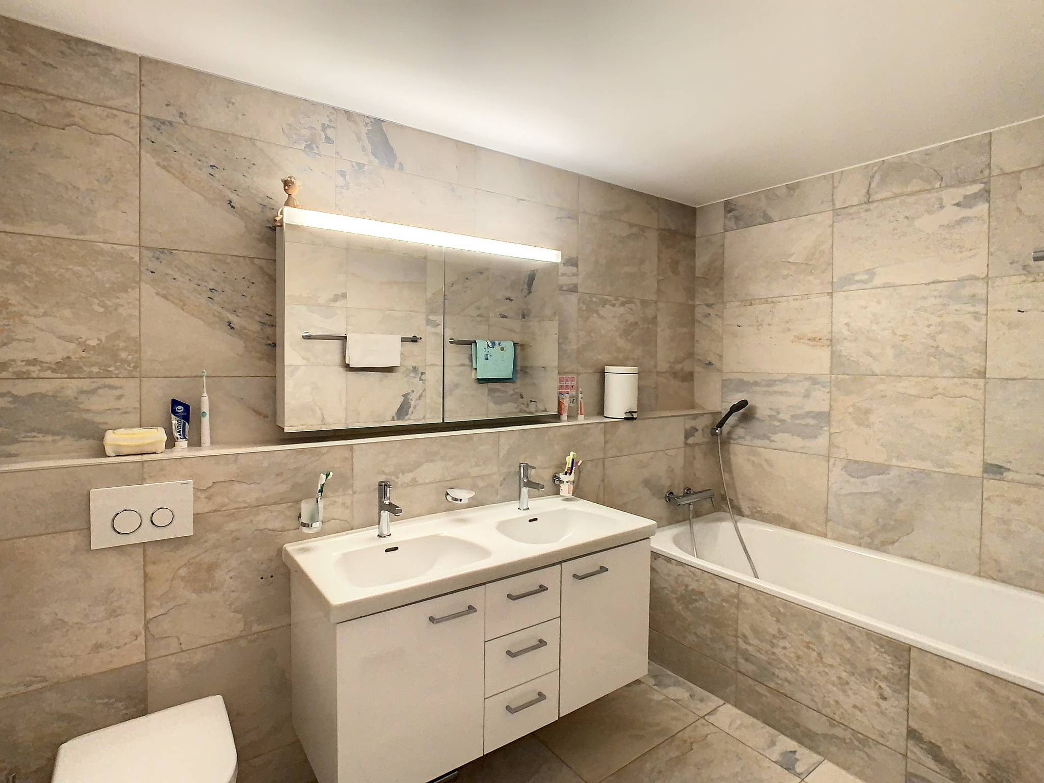 EN EXCLUSIVITÉ Appartement de 5.5 pièces au rez-de-jardin