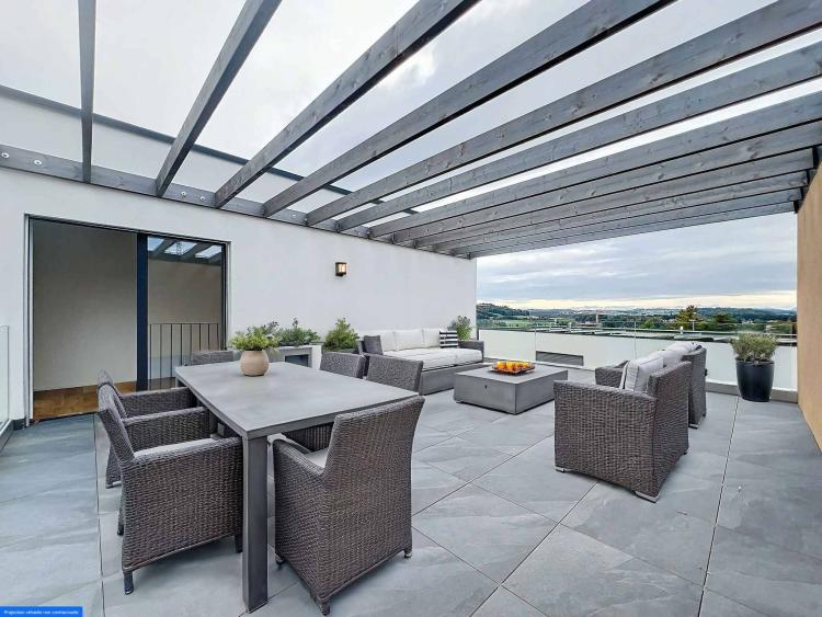 Maison d'angle de 7.5 pièces